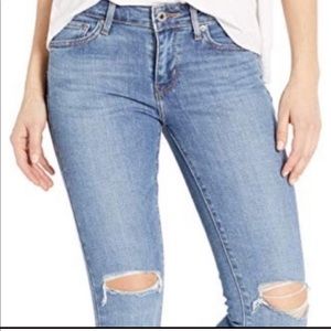🌸 LEVI’S 711 skinny Distressed Jeans • Size 26